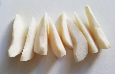 ENSALADA DE OTOÑO DE PERAS BACON Y QUESO AZUL