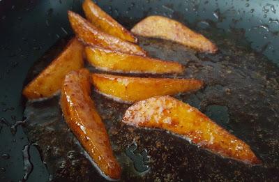 ENSALADA DE OTOÑO DE PERAS BACON Y QUESO AZUL