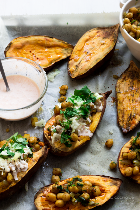 Boniatos asados al ras-al-hanut con salsa de yogurt Boniatos asados al ras-al-hanut con salsa de yogurt