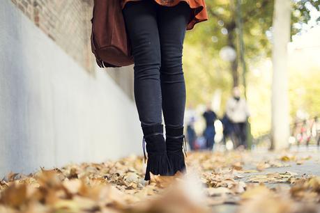 MINI DRESS & JEANS