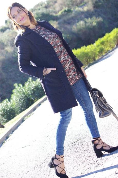 Con zapatos de cordones