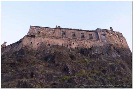 Vamos alcanzando el Castillo de Edimburgo