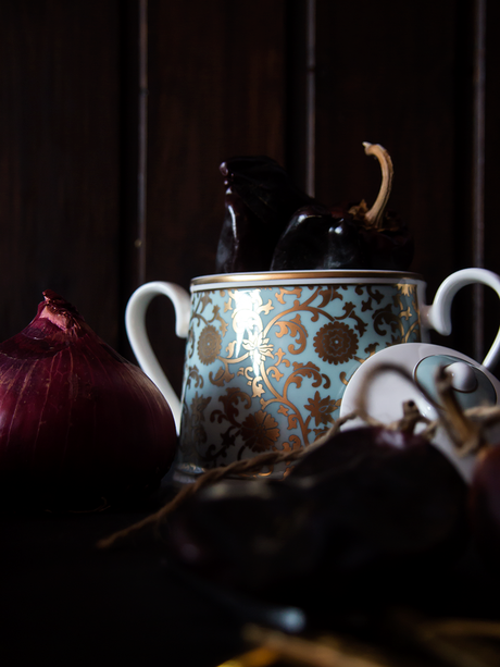 Manitas de cerdo en salsa con setas