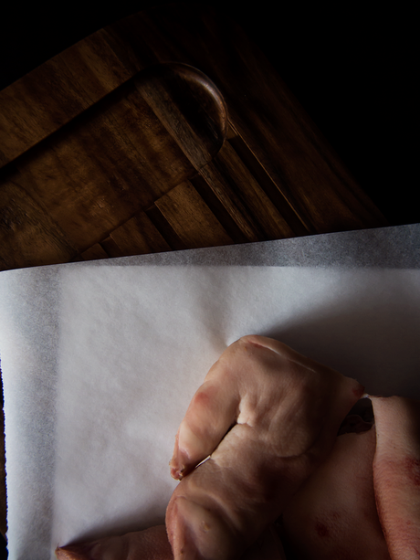 Manitas de cerdo en salsa con setas