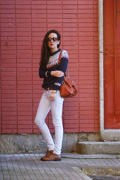 GEOMETRIC SWEATERLook sencillo para un día cualquiera con... GEOMETRIC SWEATERLook sencillo para un día cualquiera con...
