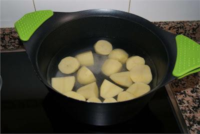 Crema de patatas al pimentón paso 1
