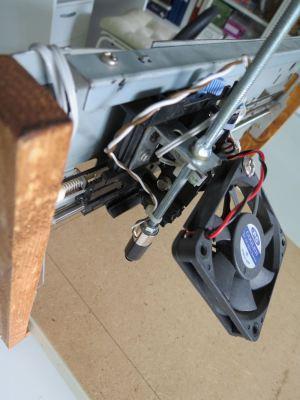 Cómo fabricarse una maquina de grabado laser con piezas recicladas