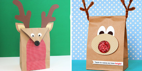 Libros de Navidad empaquetados con bolsas que parecen renos