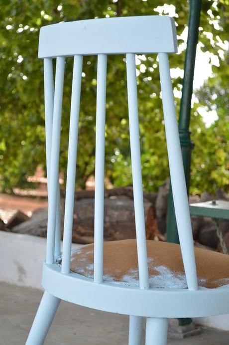 CASA TRÊS: DE SILLA ABANDONADA A SILLA NÓRDICA PARA EL COMEDOR