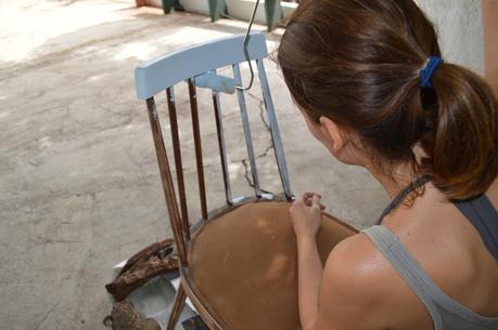 CASA TRÊS: DE SILLA ABANDONADA A SILLA NÓRDICA PARA EL COMEDOR