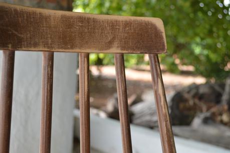 CASA TRÊS: DE SILLA ABANDONADA A SILLA NÓRDICA PARA EL COMEDOR