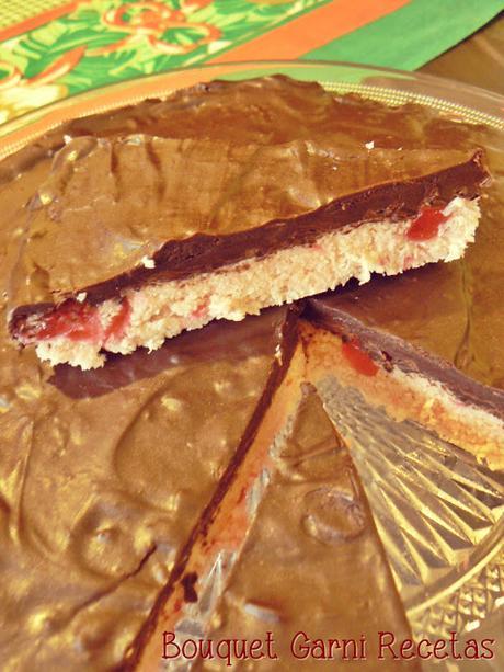 Receta de Navidad. Turrón-torta de coco y cerezas