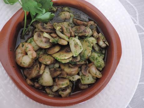 SEPIA CON CHAMPIÑONES Y GAMBAS CON SALSA AJIMOJI