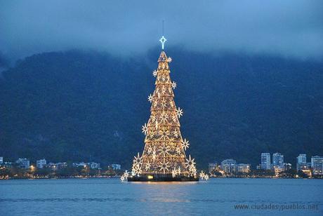 Río de Janeiro. Árbol de navidad flotante sobre el lago Rodrigo de Freitas. Leandro Neumann Ciuffo vía Flick.