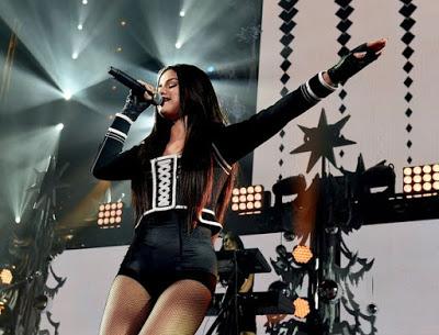 Selena Gomez en el Jingle Ball, Oakland 2015