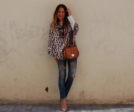pONCHO pRINT + rOMÁNTICO + rIPPED jEANS #nOUNIFORMES pONCHO pRINT + rOMÁNTICO + rIPPED jEANS #nOUNIFORMES