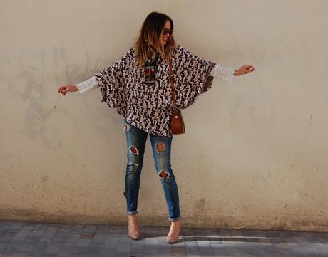 pONCHO pRINT + rOMÁNTICO + rIPPED jEANS  #nOUNIFORMES