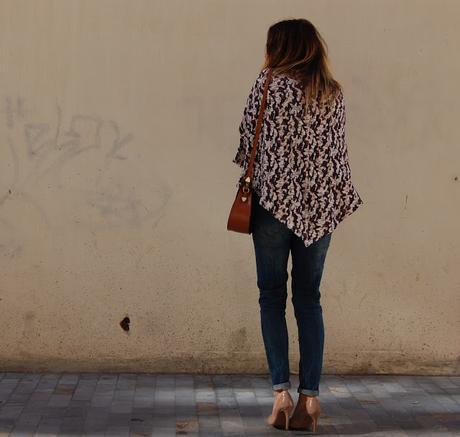 pONCHO pRINT + rOMÁNTICO + rIPPED jEANS #nOUNIFORMES pONCHO pRINT + rOMÁNTICO + rIPPED jEANS #nOUNIFORMES