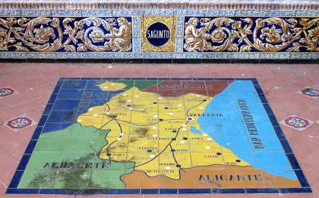 Los bancos de la Plaza de España (52): Valencia.