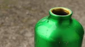 Soñar con cantimploras: Simbolismo onírico e interpretaciones. sueño con una cantimplora