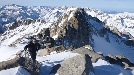 Maladeta Invernal una de las grandes montañas del pirineo ( 3308mt)