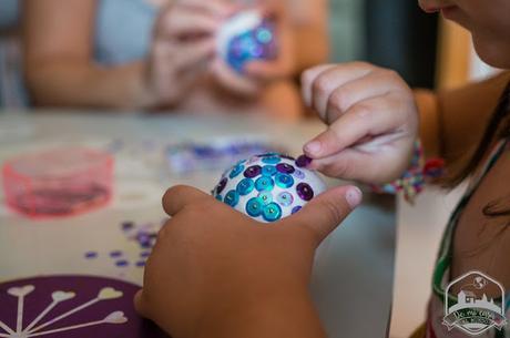 Decoremos bolas de Navidad con lana cardada