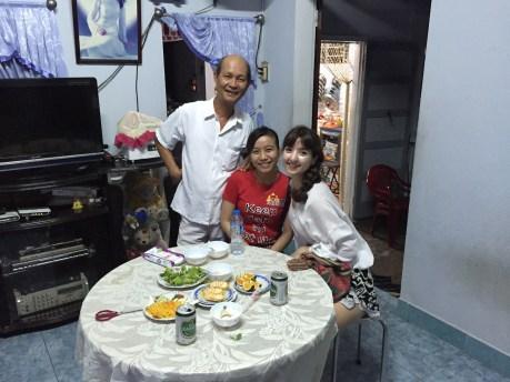 Comer en una Casa local Hoi Ana