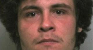 Intenta cortar el brazo a su amigo para beber su sangre