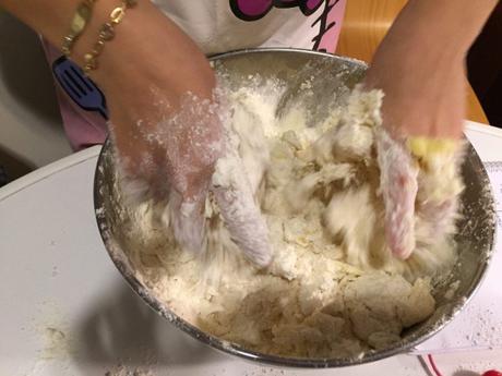 Decora galletas de Navidad en familia.