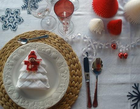 Mesa de Navidad lowcost decorada en blanco y rojo  #diariodeco18