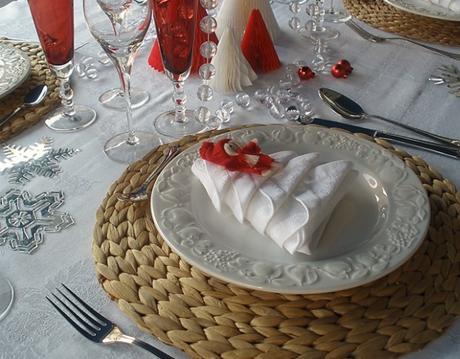 Mesa de Navidad lowcost decorada en blanco y rojo  #diariodeco18