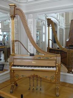 Más teclados curiosos (Museo de Bruselas)