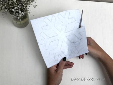 COMO HACER GUIRNALDA DE COPOS DE NIEVE EN CINCO PASOS