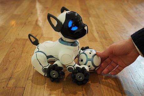 CHiP el perro robótico de WowWee es una nueva oferta en juguetes smart que cada vez más tienen la necesidad de estar conectados