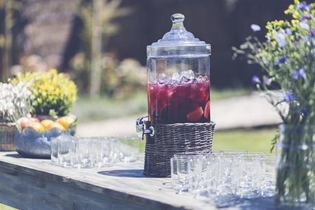 Un día en Finca Aldeallana dispensadores para bodas www.bodasdecuento.com