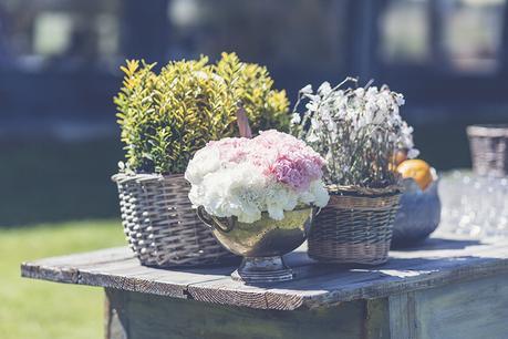 Un día en Finca Aldeallana cestos con flor www.bodasdecuento.com