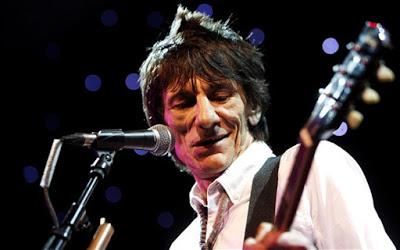 Ronnie Wood (Rolling Stones), a los 68 años será papaito