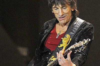 Ronnie Wood (Rolling Stones), a los 68 años será papaito