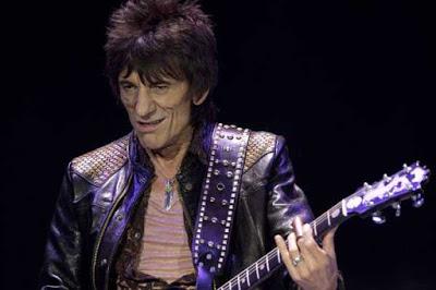 Ronnie Wood (Rolling Stones), a los 68 años será papaito