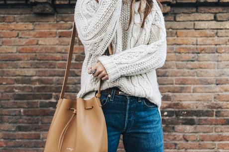 Levis_Vintage-White_Knit-Snake_Effect_Booties-Lancaster_Paris-Bucket_Bag-Outfit-Street_Style-18