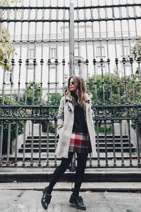 Fay_Coat-Beige_Coat-Checked_Skirt-Blue_Sweater-College_Look-Loafers-Outfit-Street_Style-Collage_Vintage-9