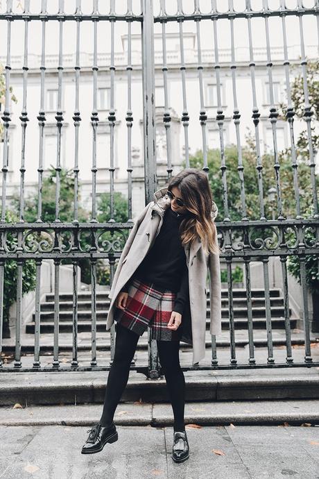 Fay_Coat-Beige_Coat-Checked_Skirt-Blue_Sweater-College_Look-Loafers-Outfit-Street_Style-Collage_Vintage-5