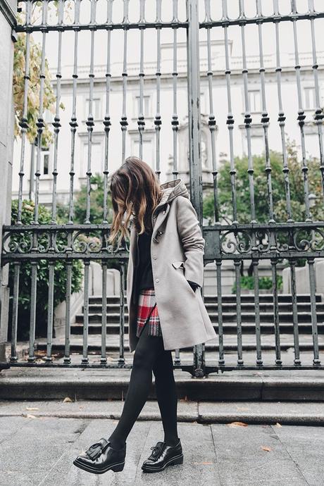 Fay_Coat-Beige_Coat-Checked_Skirt-Blue_Sweater-College_Look-Loafers-Outfit-Street_Style-Collage_Vintage-14