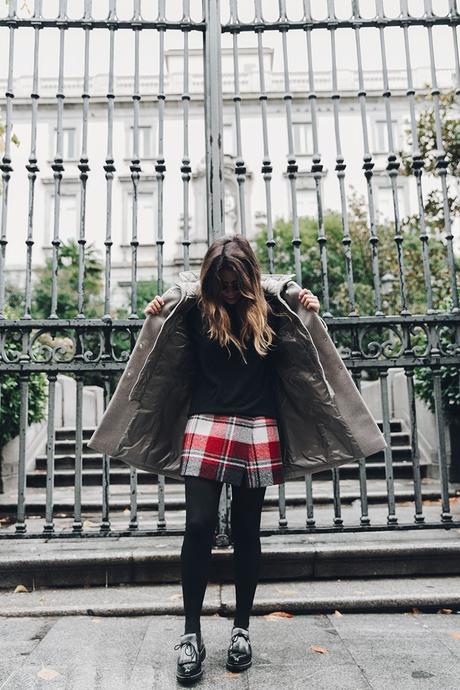 Fay_Coat-Beige_Coat-Checked_Skirt-Blue_Sweater-College_Look-Loafers-Outfit-Street_Style-Collage_Vintage-13