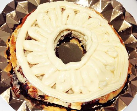 ROSCÓN DE REYES RELLENO DE CREMA PASTELERA Y CUBIERTO DE CHOCOLATE
