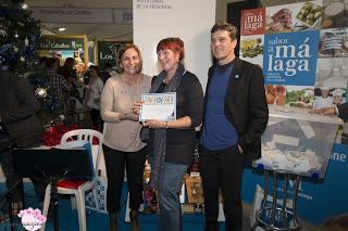 Bloguera del Año 2015. Me dieron el premio durante la apertura en el puente de la Inmaculada para Sabor A Malaga donde me dieron el Premio a La Mayor Comunicación  y Difusión en redes con Sabor a Malaga y Gastronomia  de la tierra. Y dieron los diploma...