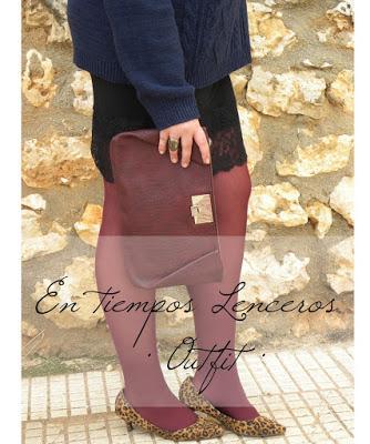 http://www.loslooksdemiarmario.com/2015/12/vestido-lencero-para-navidades-look.html