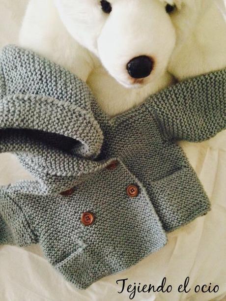 Chaqueta cruzada con capucha