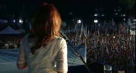 Cristina Kirchner culmina doce años de gobierno en un acto junto a Evo Morales.