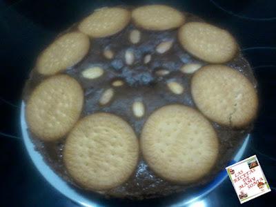 BIZCOCHO DE CHOCOLATE CON GALLETAS Y ALMENDRAS EN MI OLLA ERIKA